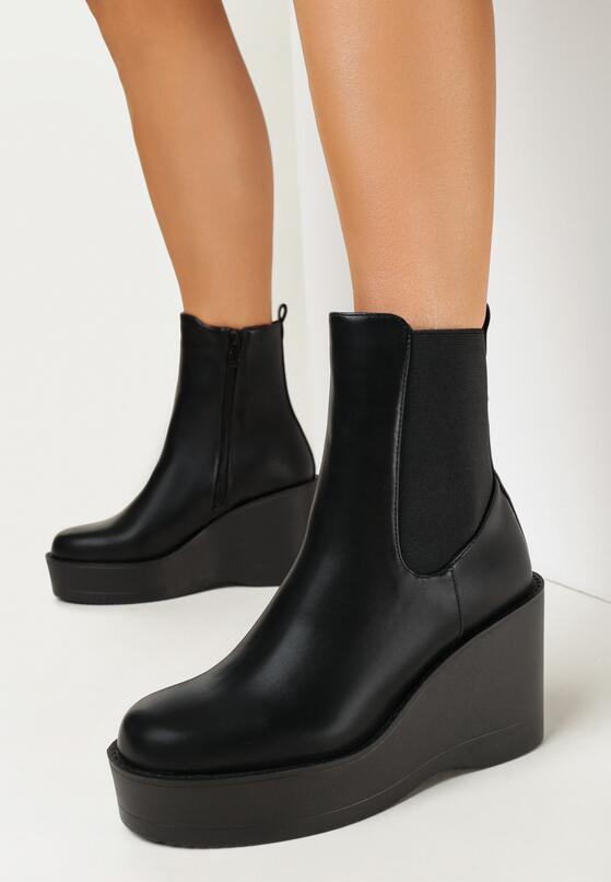 Czarne Botki na Koturnie z Platformą i Elastyczną Wstawką Kasmaan 1