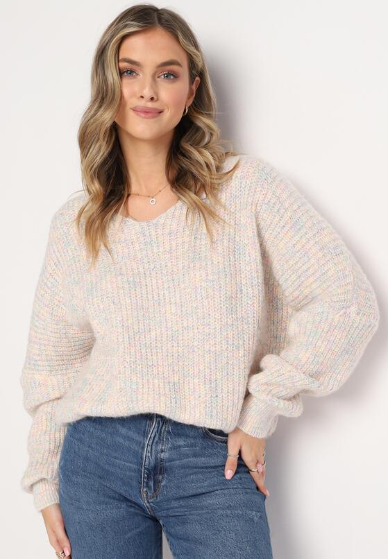 Jasnobeżowy Luźny Sweter z Trójkątnym Dekoltem i Ściągaczami Tamado 2