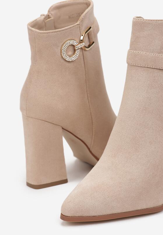 Beżowe Botki na Słupku z Klamerką w Cyrkonie Piraga 6