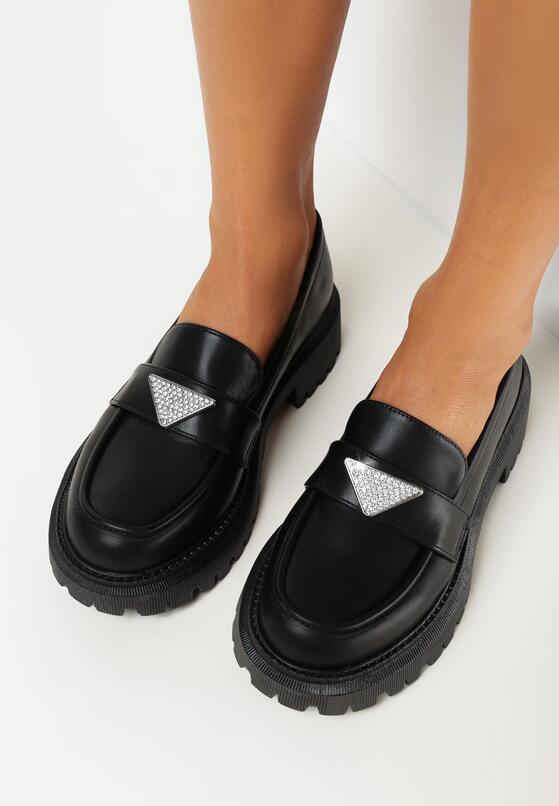 Czarne Mokasyny z Trójkątną Aplikacją z Cyrkoniami Silovam 2