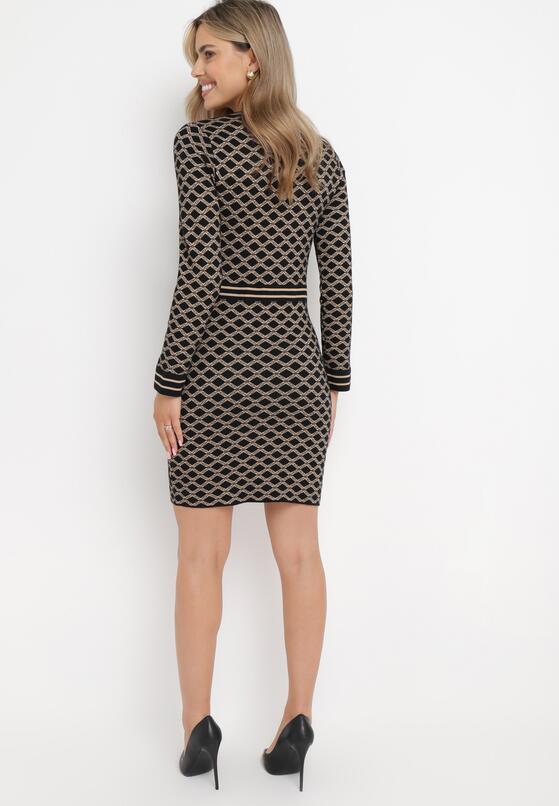 Ciemnobeżowa Sweterkowa Sukienka Mini z Ozdobnymi Guzikami i Wzorem Cadura 3