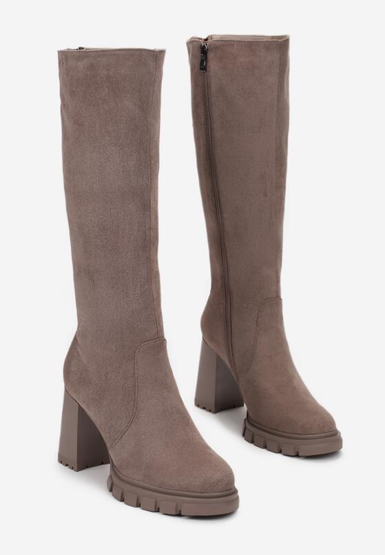 Ciemnobeżowe Kozaki z Chwostami na Słupku i Platformie Seniel 4