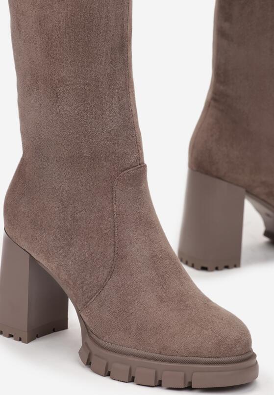 Ciemnobeżowe Kozaki z Chwostami na Słupku i Platformie Seniel 5