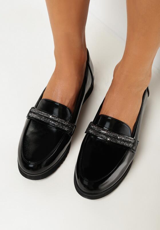 Czarne Lakierowane Mokasyny z Cyrkoniami i Skórzaną Wkładką Renatu 2