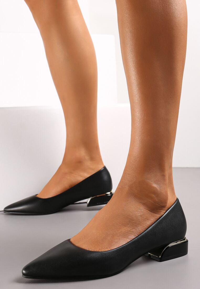Czarne Czółenka na Niskim Obcasie z Metaliczną Wstawką i Noskiem w Szpic Tinariva 1