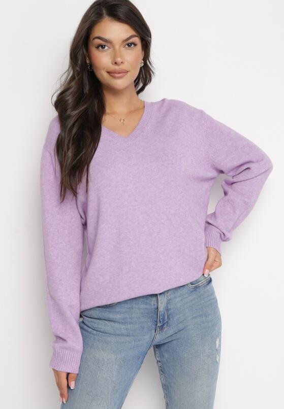 Jasnofioletowy Klasyczny Sweter z Trójkątnym Dekoltem i Ściągaczami Modahia 2