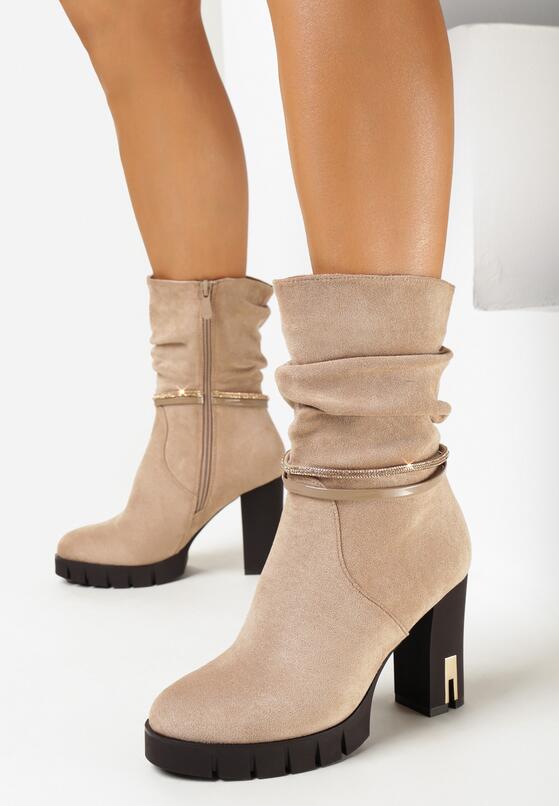 Ciemnobeżowe Botki na Słupku i Niskiej Platformie z Ozdobnym Paseczkiem Norica 2