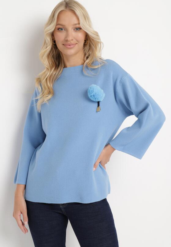 Niebieski Sweter z Ozdobną Broszką w Kształcie Pluszowego Pompona Bielsa 2