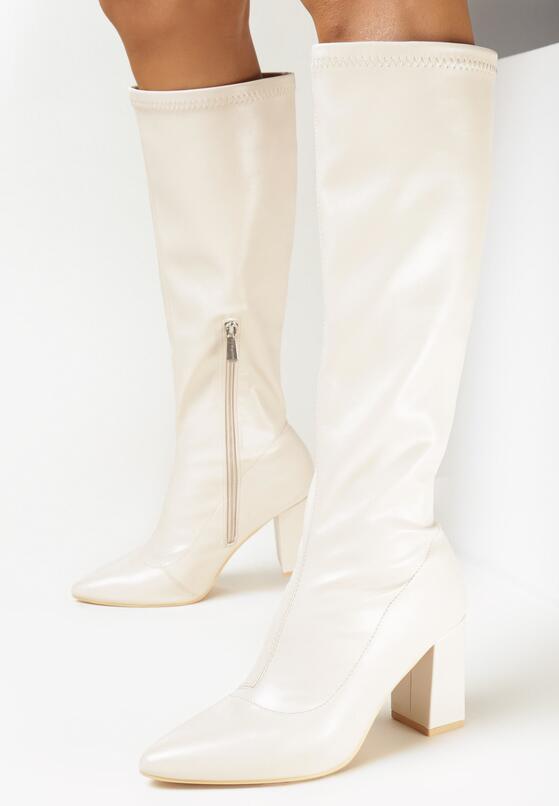 Beżowe Kozaki na Słupku Korrda 1