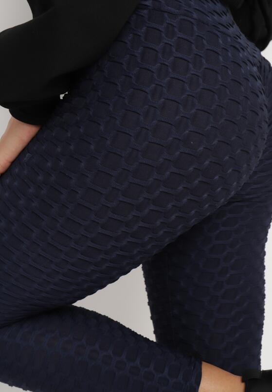 Granatowe Legginsy Push Up Ozdobione Tłoczonym Wzorem Nanoune 4