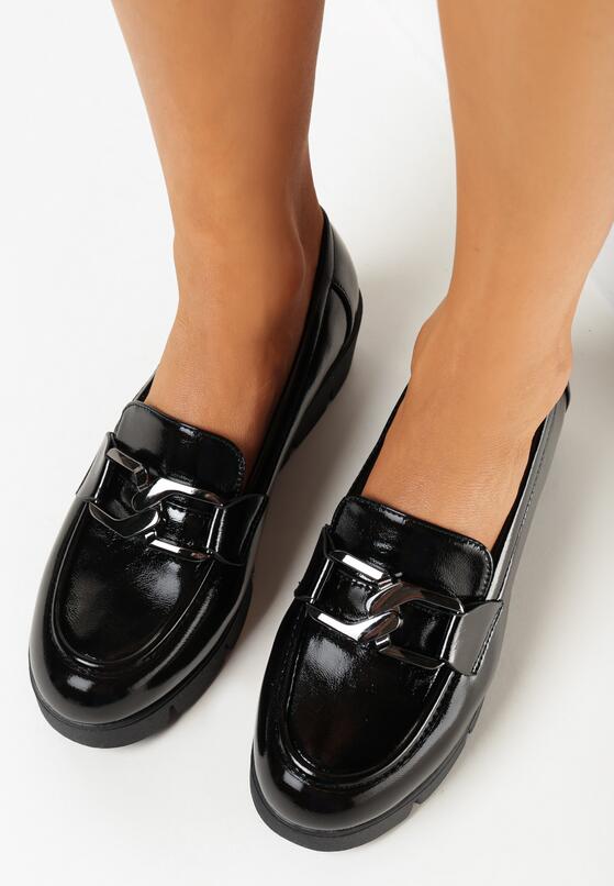 Czarne Lakierowane Mokasyny na Niskim Koturnie ze Skórzaną Wkładką i Klamrą Romella 2