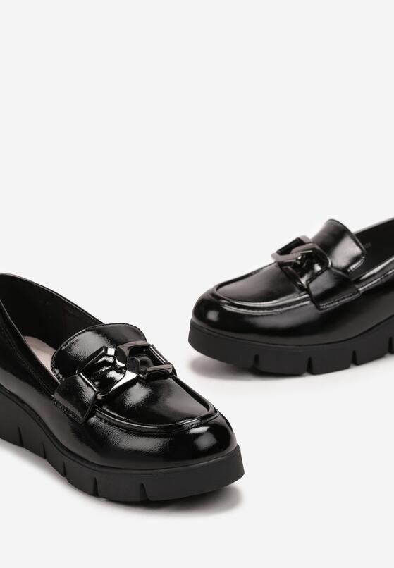 Czarne Lakierowane Mokasyny na Niskim Koturnie ze Skórzaną Wkładką i Klamrą Romella 5