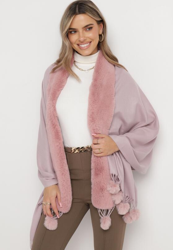 Jasnoróżowy Szeroki Szalik Narzutka z Pomponami i Futerkiem Naqila 2