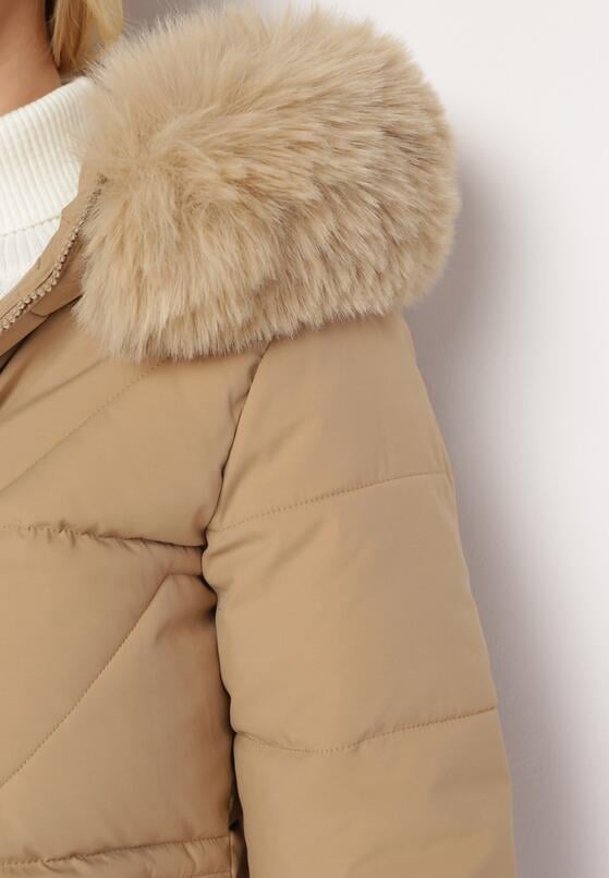 Ciemnobeżowa Kurtka w Geometryczne Pikowanie z Kapturem i Futerkiem Bellinae 5