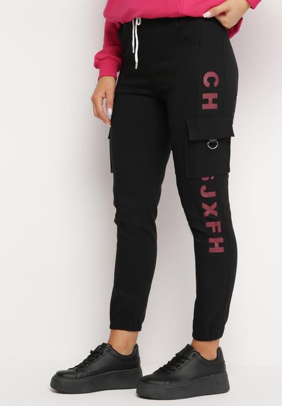 Czarno-Bordowe Spodnie Bojówki High Waist z Kopertowymi Kieszeniami i Ozdobnym Napisem Dikofina 1