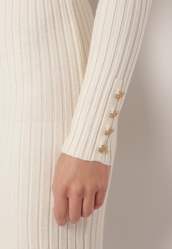 Jasnobeżowa Sweterkowa Sukienka Midi z Wełną z Golfem i Ozdobnymi Guzikami Cindra 5