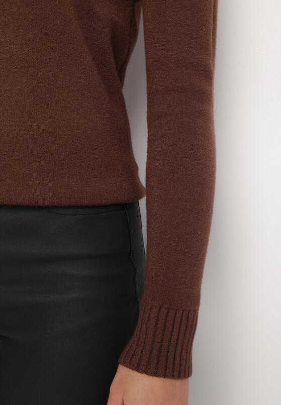 Ciemnobrązowy Golf z Prążkowanymi Krawędziami Dazo 5