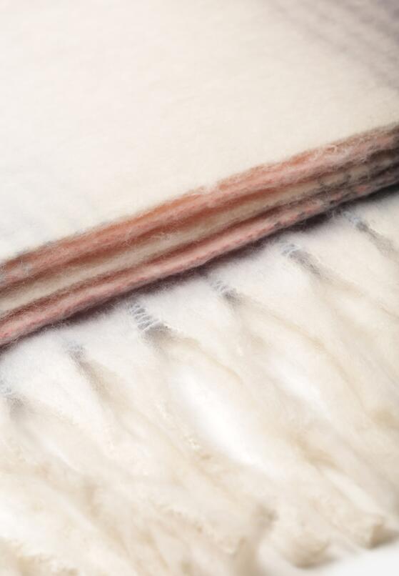 Jasnoróżowy Gruby Szalik z Efektem Ombre i Frędzlami Vielira 2