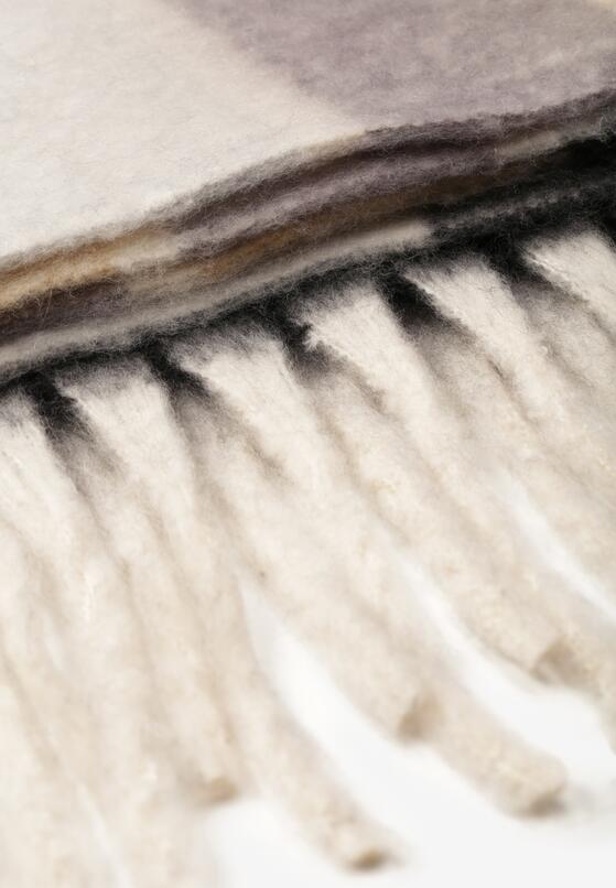 Szary Szalik z Miękkiej Dzianiny w Kratę z Frędzlami Venirla 2