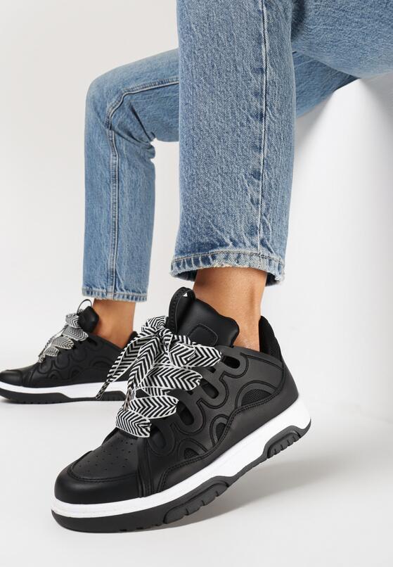 Czarne Sneakersy z Przeszyciami i Szerokim Wiązaniem Leontine 1