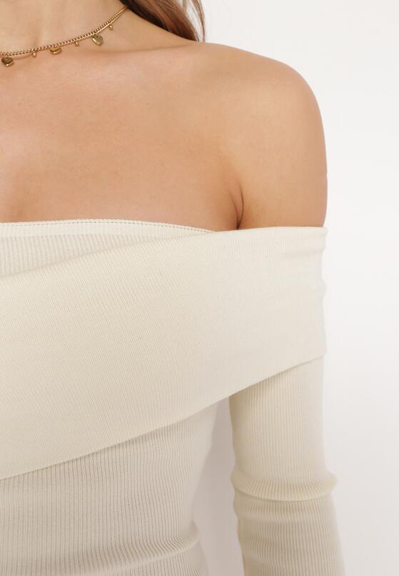 Beżowa Dopasowana Sukienka z Asymetrycznym Dekoltem Carmen z Wiskozy Aroslina 5