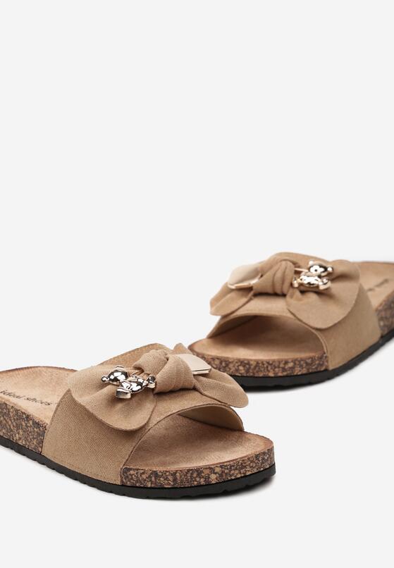 Ciemnobeżowe Klapki na Grubej Podeszwie z Metalowym Zdobieniem i Kokardą Riara 6