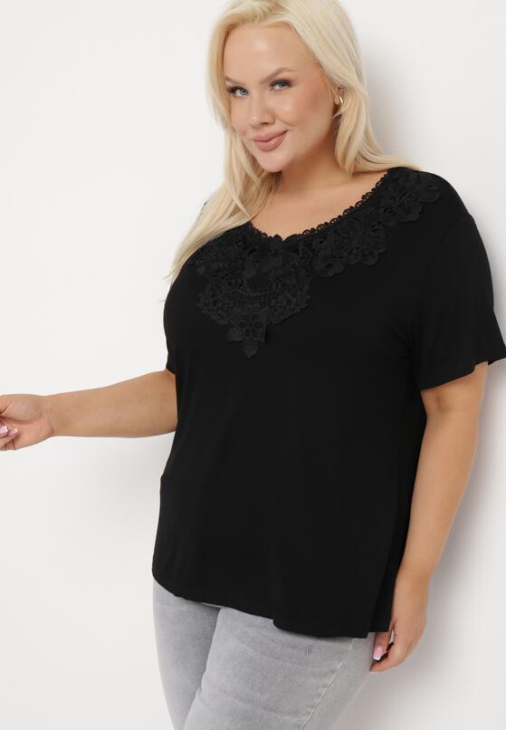 Czarny Klasyczny T-shirt z Koronką przy Dekolcie Fioma 2