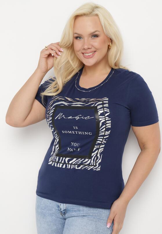 Granatowy Bawełniany T-shirt Koszulka z Krótkim Rękawem Ozdobiona Nadrukiem i Cyrkoniami Codara 2