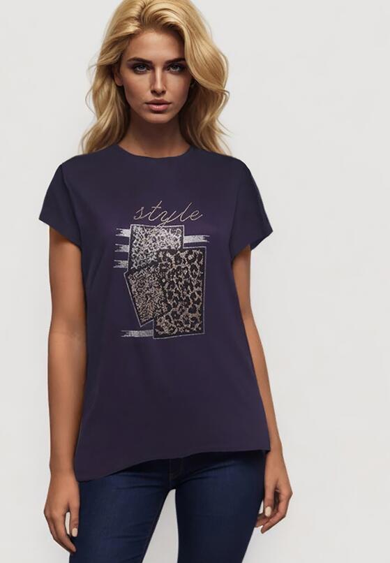 Granatowy Bawełniany T-shirt z Ozdobnym Napisem i Cyrkoniami Krisiona 1