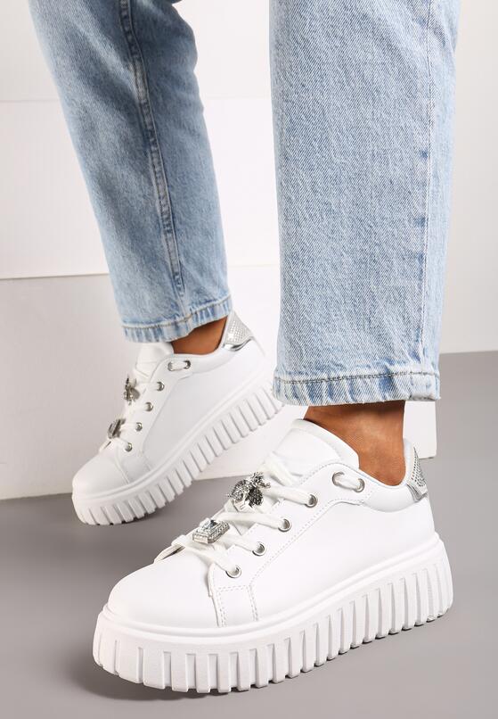 Biało-Srebrne Sneakersy na Grubej Tłoczonej Podeszwie z Metalicznymi Aplikacjami 3D Hadrina 1