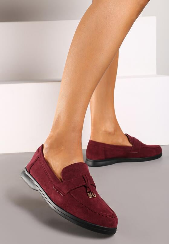 Bordowo-Czerwone Mokasyny Ozdobione Zawieszkami Kłódka i Kółko Mitherra 2