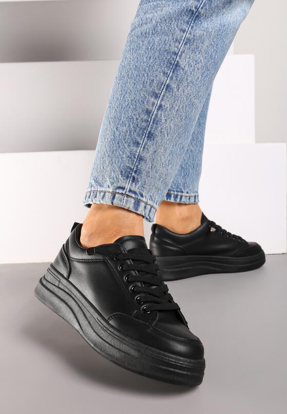 Czarne Klasyczne Sneakersy na Płaskiej Podeszwie Ozdobione Przeszyciami Naviria 2