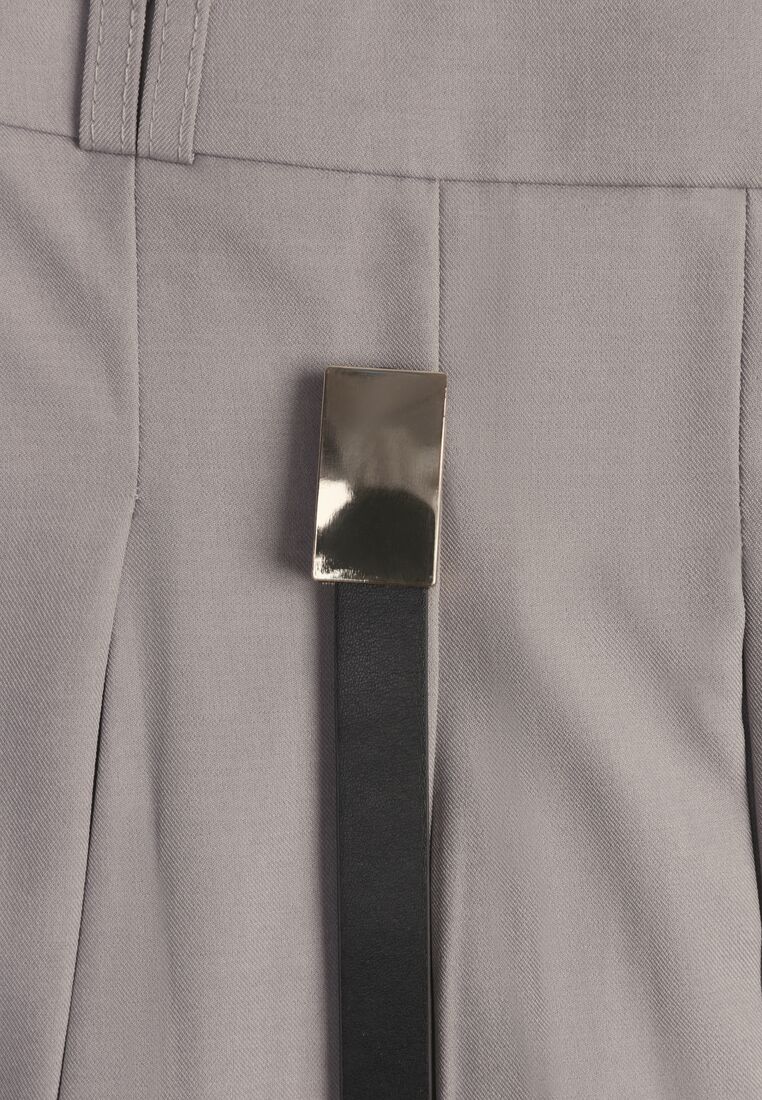 Szare Plisowane Spódnico-Spodenki z Wysokim Stanem Ozdobione Paskiem Evilinas 8