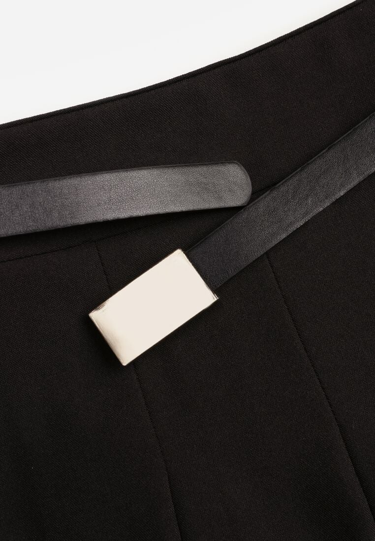 Czarne Plisowane Spódnico-Spodenki z Wysokim Stanem Ozdobione Paskiem Evilinas 8