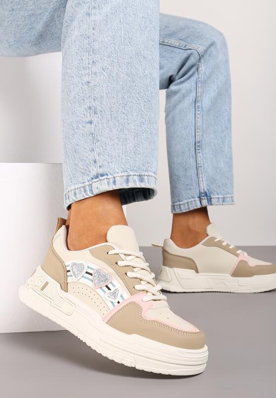 Ciemnobeżowe Sneakersy z Naszywkami w Kształcie Serduszek Iritia 2