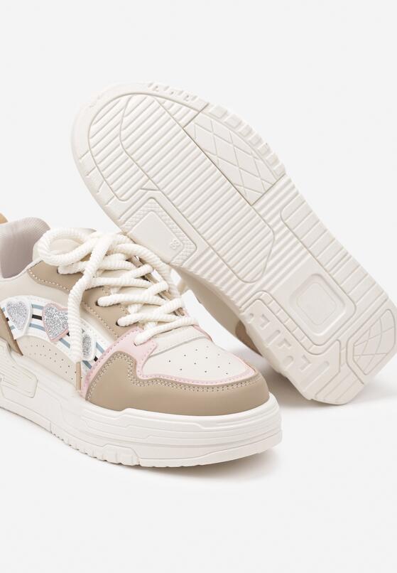 Ciemnobeżowe Sneakersy z Naszywkami w Kształcie Serduszek Iritia 6