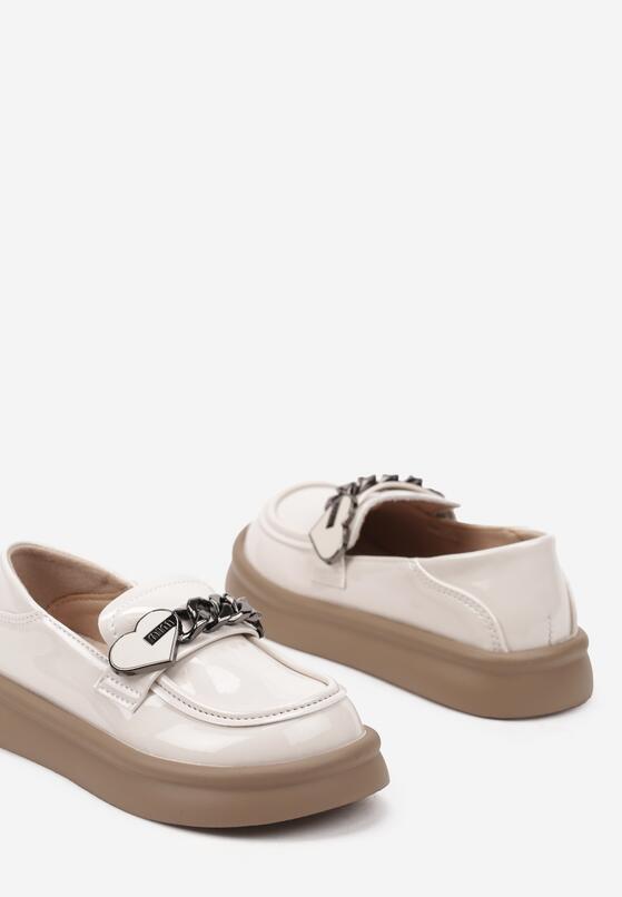 Beżowe Płaskie Lakierowane Półbuty ze Skórzaną Wkładką i Łańcuszkiem Bialia 3