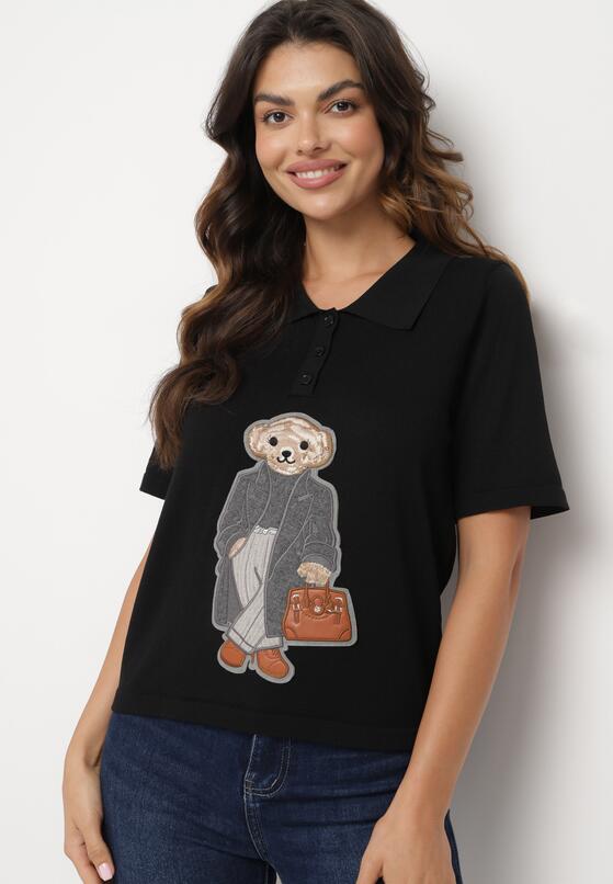 Czarny Wiskozowy T-shirt z Naszywką Misia i Guzikami przy Dekolcie Callidora 1