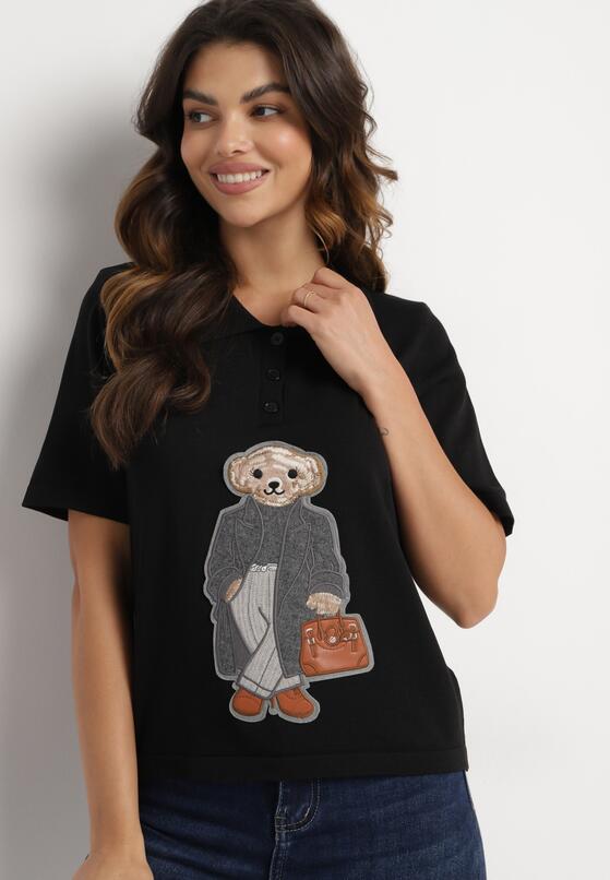 Czarny Wiskozowy T-shirt z Naszywką Misia i Guzikami przy Dekolcie Callidora 4