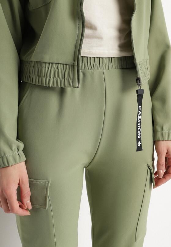 Zielony Streetwearowy Komplet Dresowy z Bluzą ze Stójką i Spodniami Typu Jogger z Kieszeniami Rialisea 5