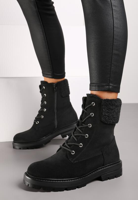 Czarne Botki Workery na Płaskiej Podeszwie Zdobione Futerkiem Typu Baranek Nevasilla 2