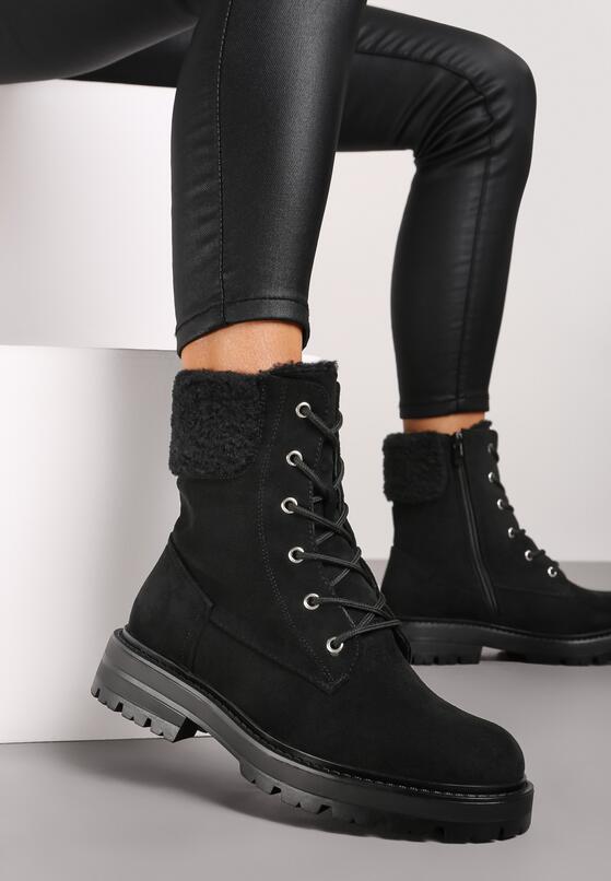 Czarne Botki Workery na Płaskiej Podeszwie Zdobione Futerkiem Typu Baranek Nevasilla 1