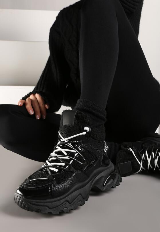 Czarne Sneakersy na Grubej Podeszwie z Metaliczną Wstawką i Napisami Atterella 2