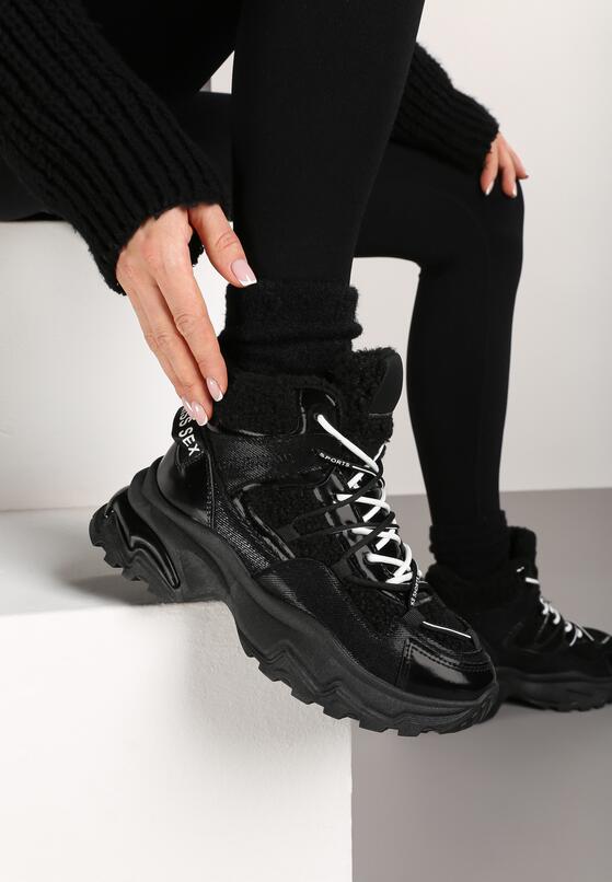 Czarne Sneakersy na Grubej Podeszwie z Metaliczną Wstawką i Napisami Atterella 1