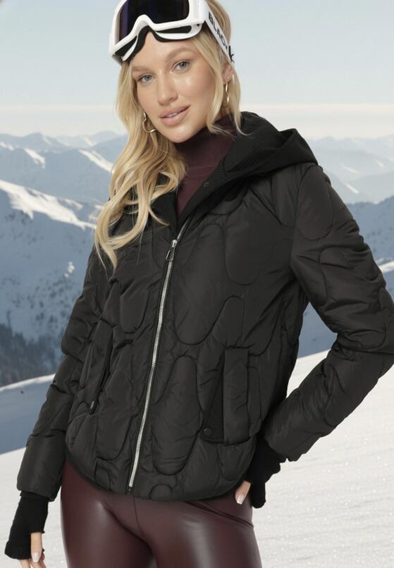 Czarna Pikowana Kurtka z Materiałowym Kapturem i Kieszeniami Ravalynne 1