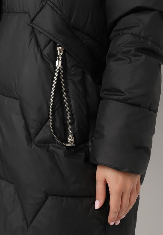 Czarna Pikowana Kurtka o Pudełkowym Kroju z Odpinanym Futerkiem i Ozdobnym Suwakiem Hedilina 7