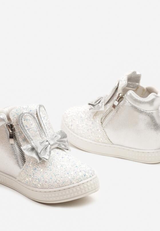 Białe Botki na Ukrytym Koturnie z Brokatem Kokardą i Futrzanym Pomponem Mazidra 3