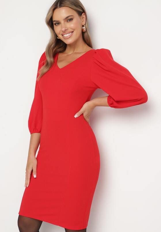 Czerwona Dopasowana Sukienka z Dekoltem w Serek Zinnaira 1