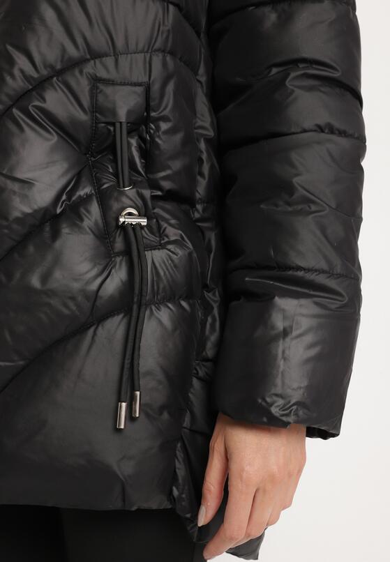 Czarna Pikowana Kurtka o Trapezowym Kroju z Kapturem i Odpinanym Futerkiem Deolaine 5