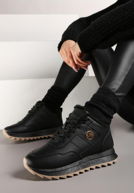 Czarne Sneakersy z Futrzaną Wyściółką i Metalowym Zdobieniem Tinnalira 1